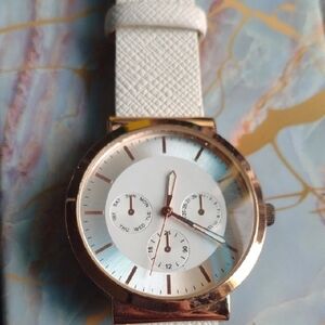 White and Gold Watch with Day and Date Dials NWOT